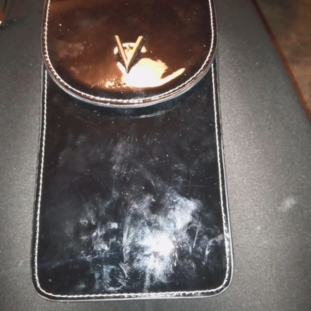 Purses - Picture 5 of 6